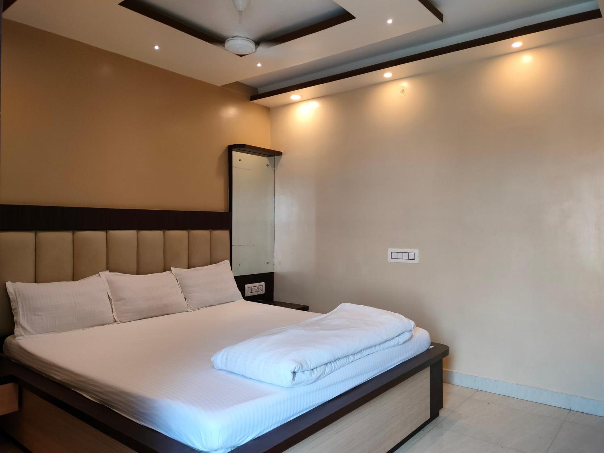 טארפית Hotel Binapani Deluxe 1 מראה חיצוני תמונה