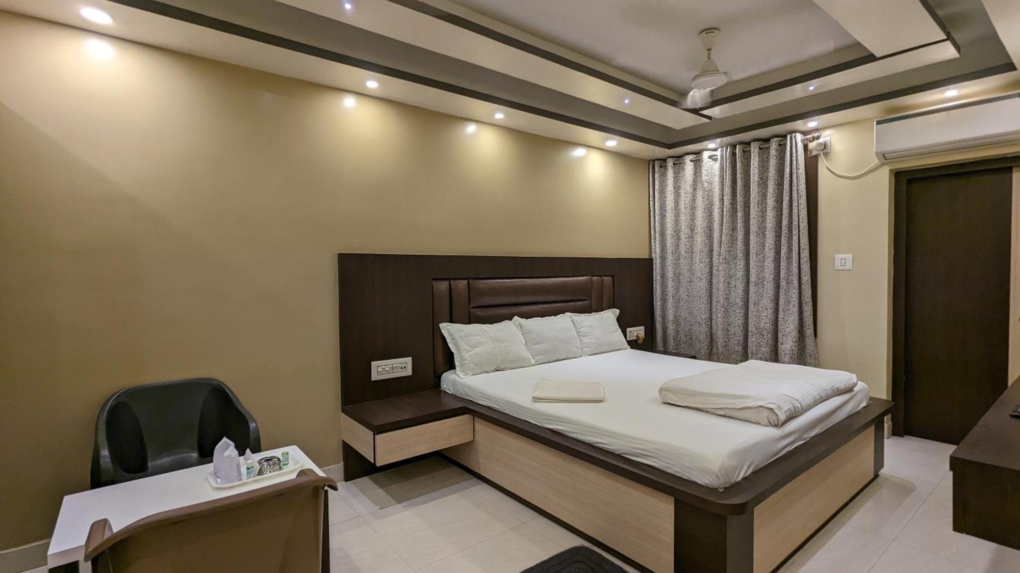 טארפית Hotel Binapani Deluxe 1 מראה חיצוני תמונה