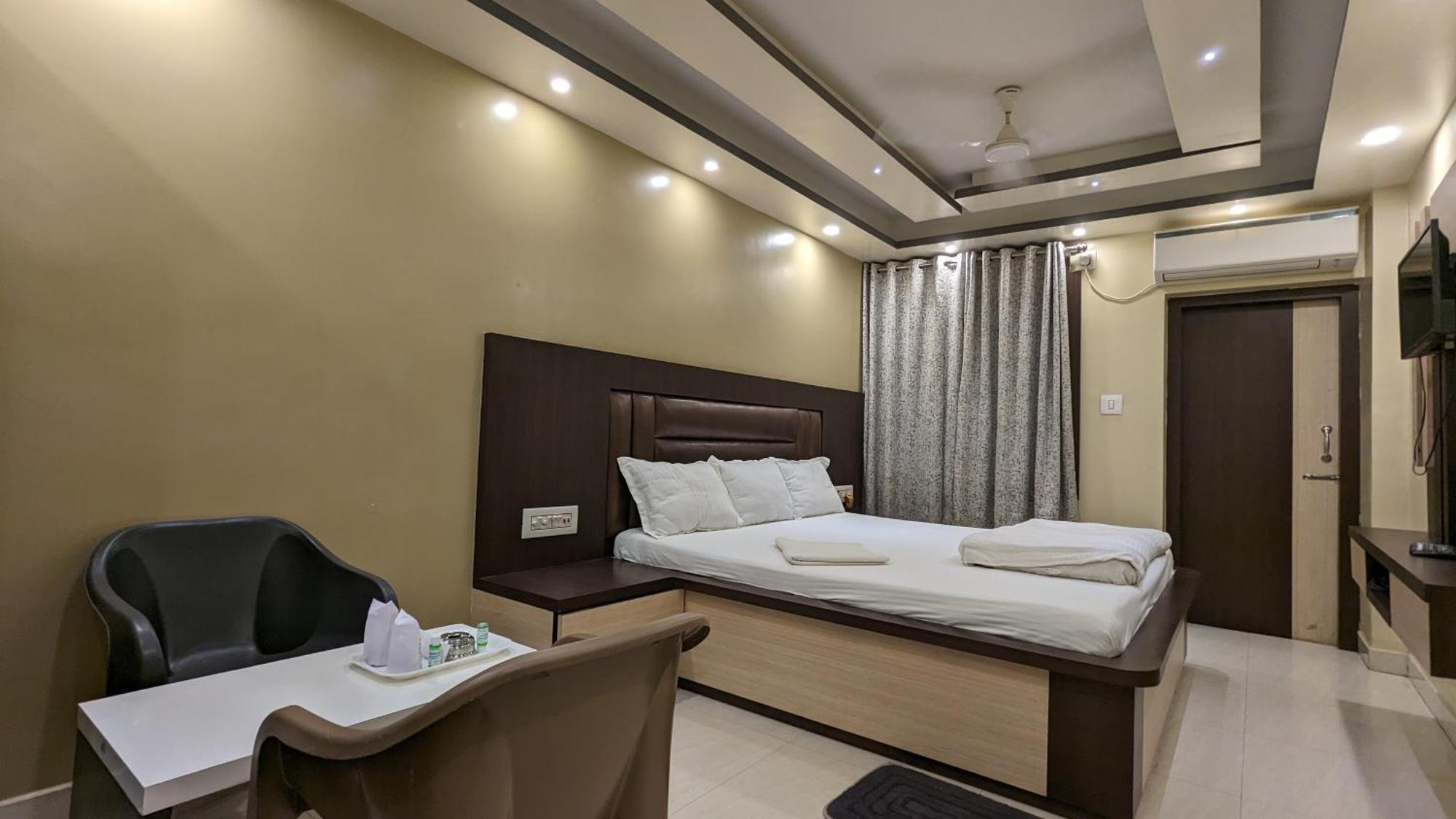 טארפית Hotel Binapani Deluxe 1 מראה חיצוני תמונה