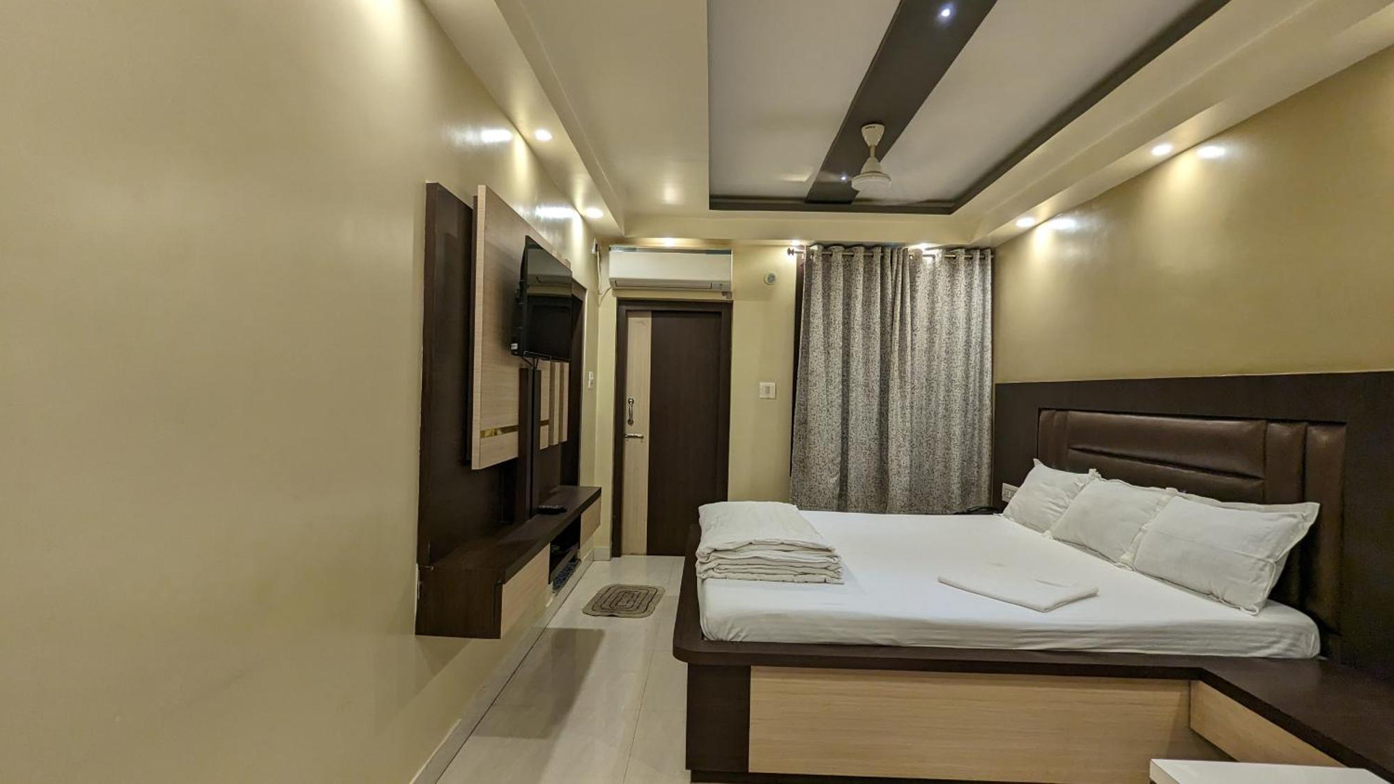 טארפית Hotel Binapani Deluxe 1 מראה חיצוני תמונה