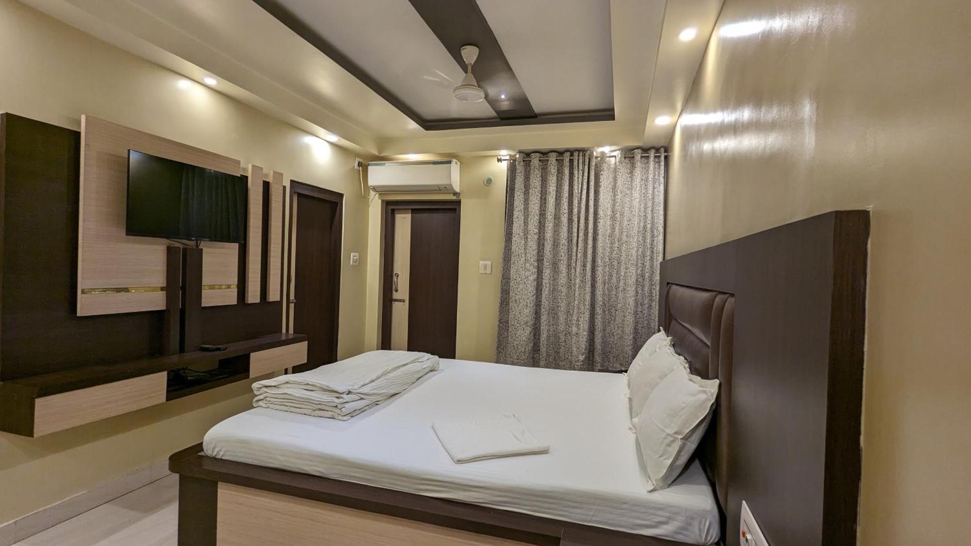 טארפית Hotel Binapani Deluxe 1 מראה חיצוני תמונה