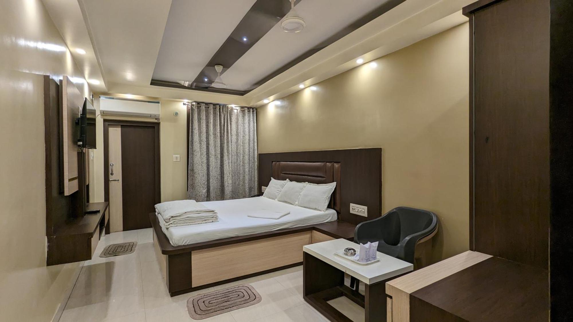 טארפית Hotel Binapani Deluxe 1 מראה חיצוני תמונה