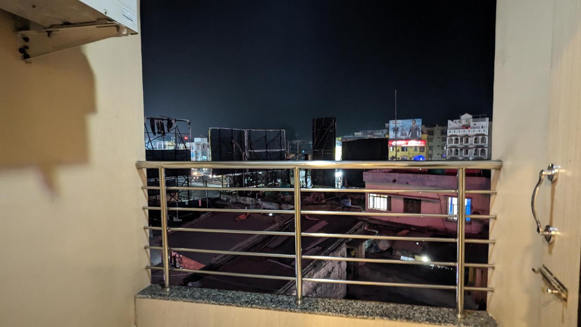 טארפית Hotel Binapani Deluxe 1 מראה חיצוני תמונה